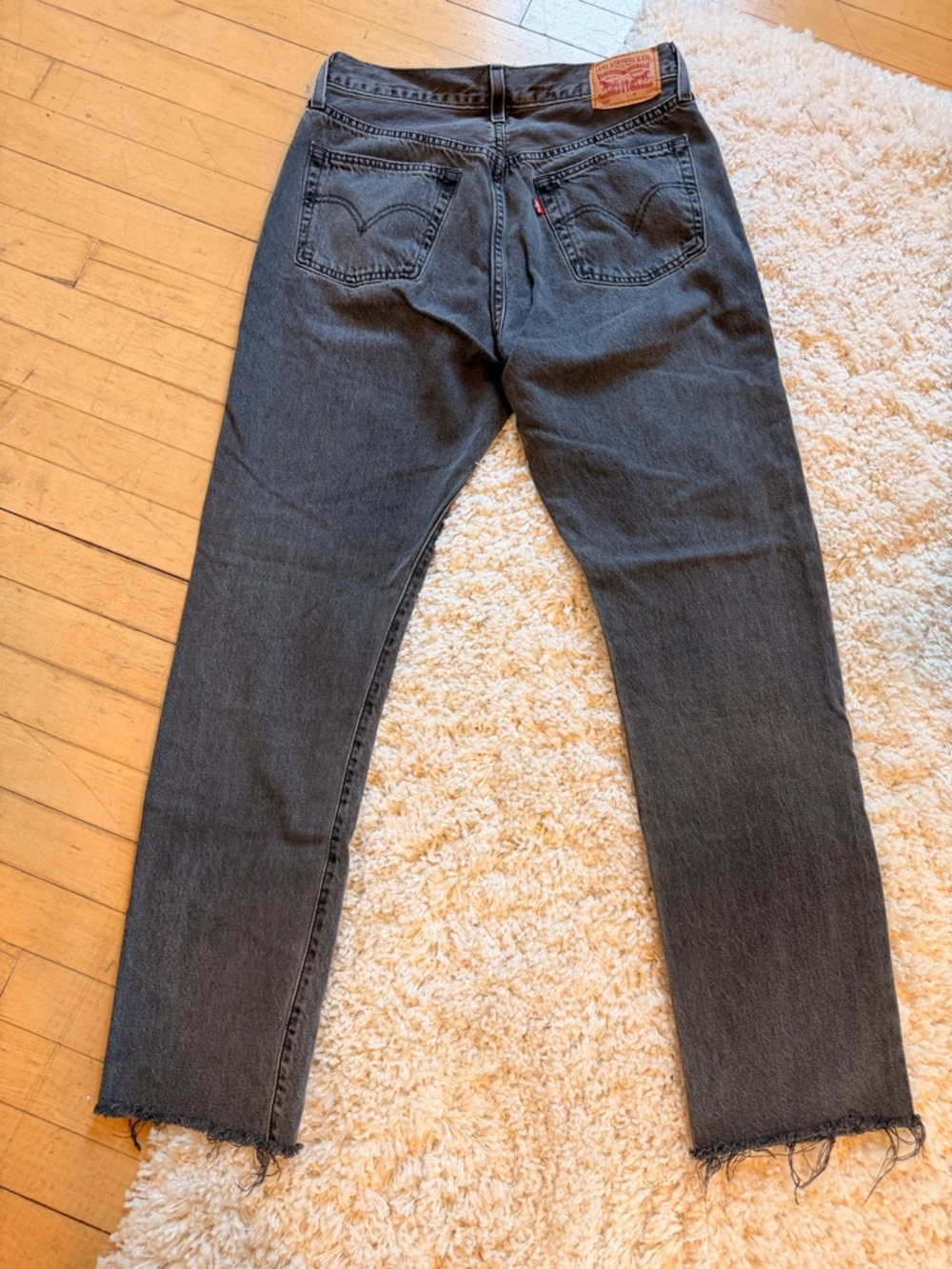 Levi’s Women’s 501 Gray Raw Hem Button Fly Jeans Sized 29 - Picture 3 of 6